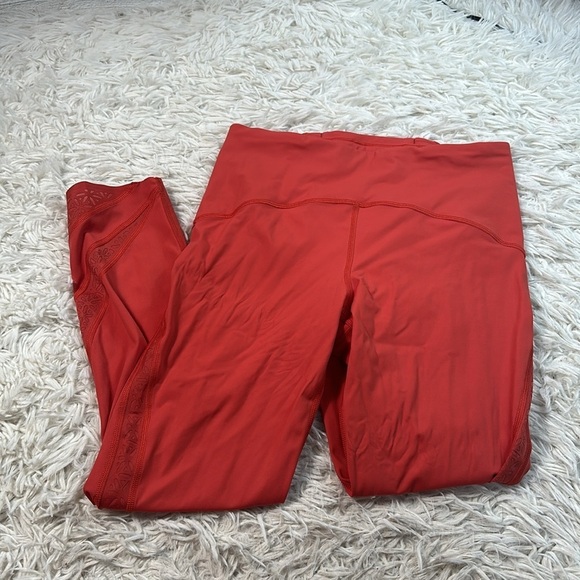Lululemon Strength & Sweat Crop *23" - Picture 1 of 5